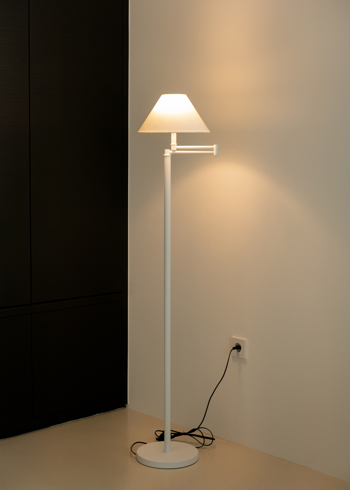  Line Floor Lamp White