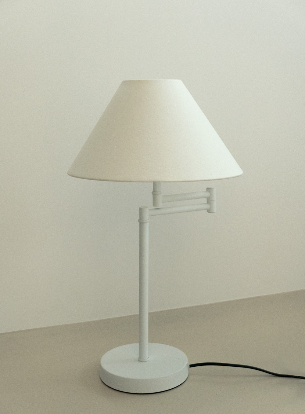 에프에프 컬렉티브 - Line Stand Lamp White
