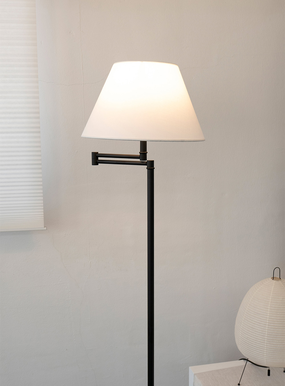 에프에프 컬렉티브 - Line Floor Lamp Black