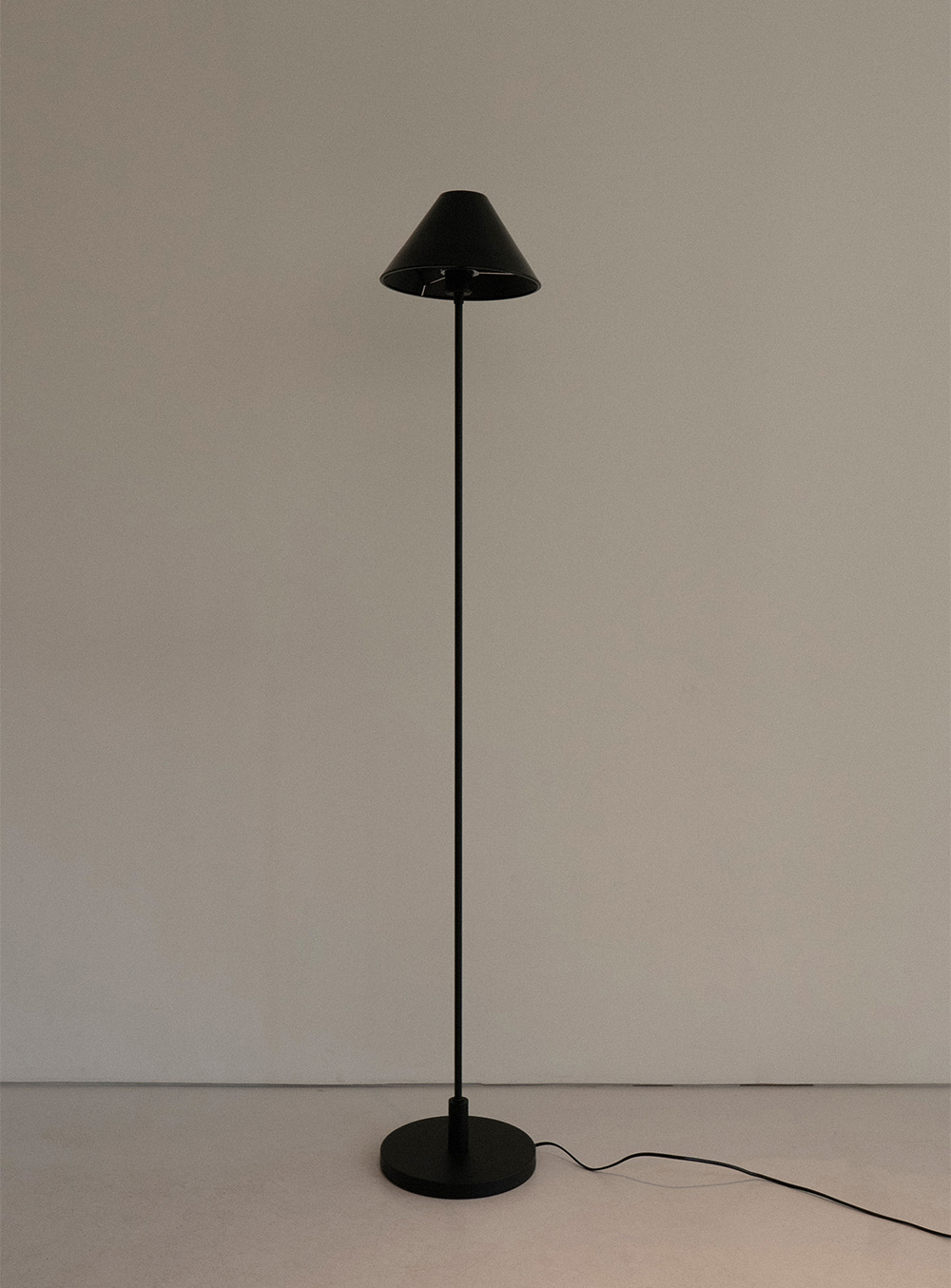 에프에프 컬렉티브 - Olive Floor Lamp Black