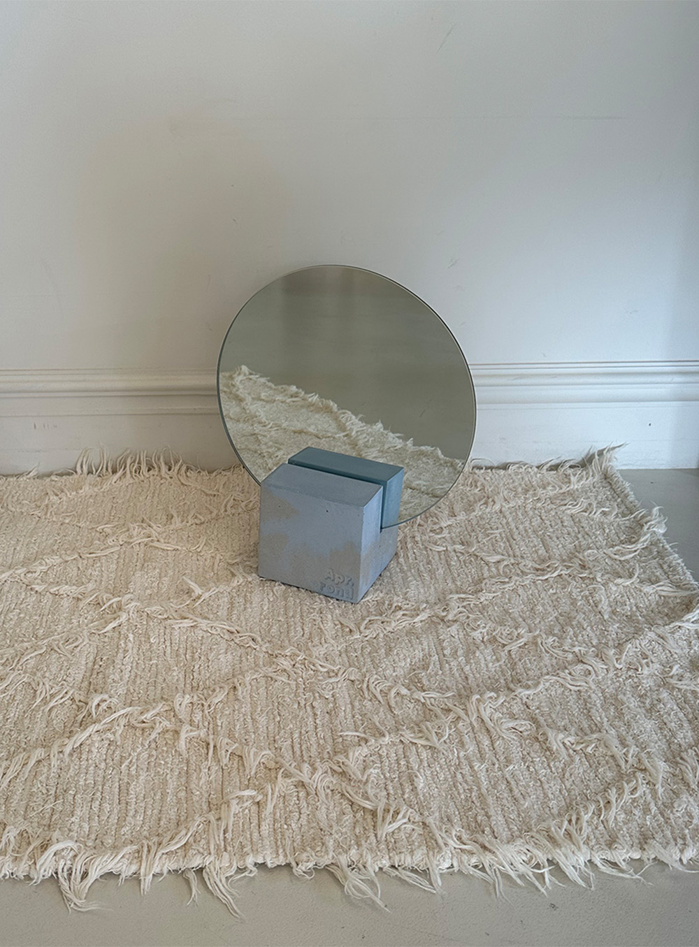 에이피알론드 - CONCRET square mirror